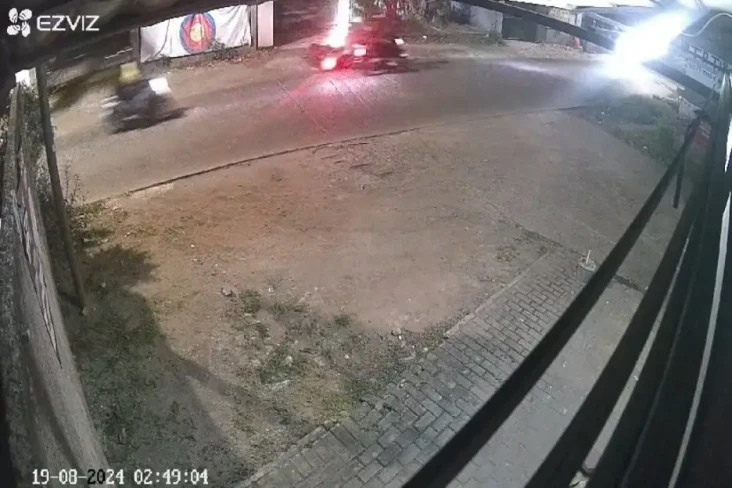 Polisi Tangkap 2 dari...