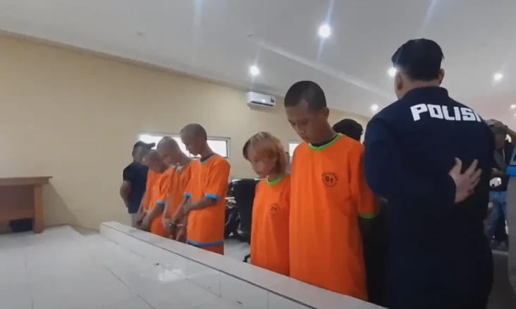 Keroyok Teman hingga...