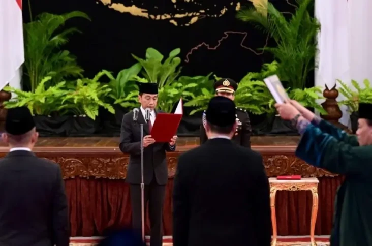 Reshuffle Kabinet yang...