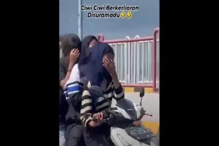 Viral Tiga Perempuan...