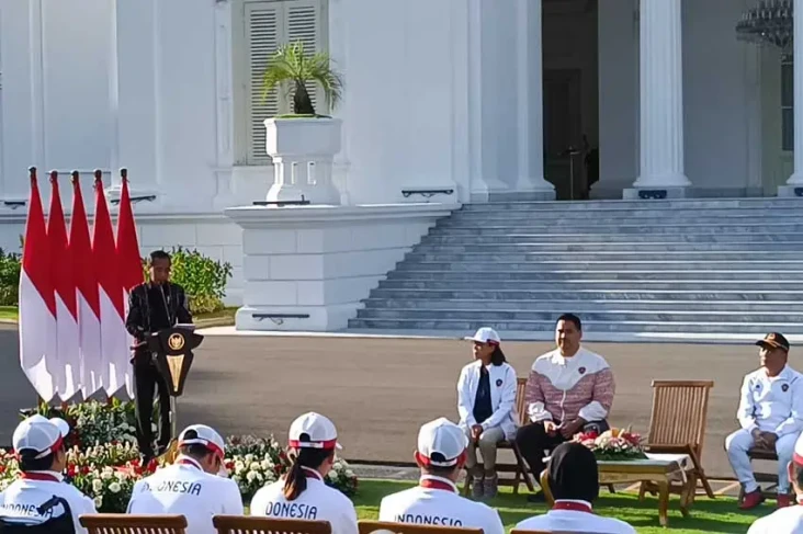 Jokowi Berikan Bonus...