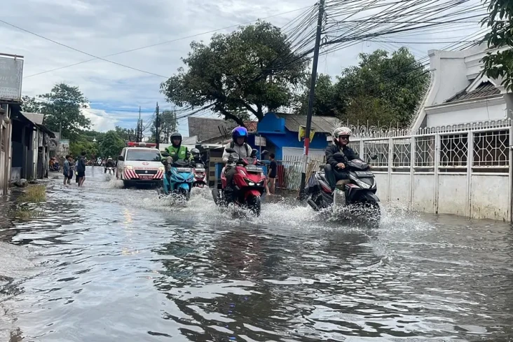 Hujan Deras, Sejumlah...