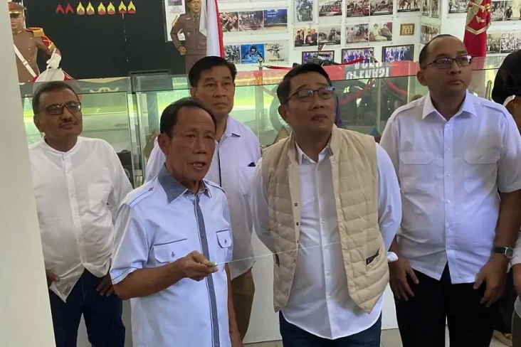 Kunjungi Kediaman Sutiyoso,...