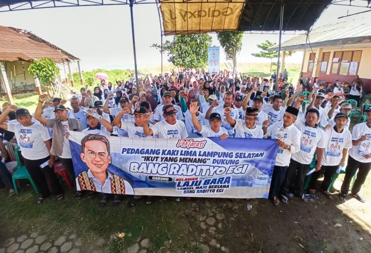 Ratusan PKL Lamsel Gabung...