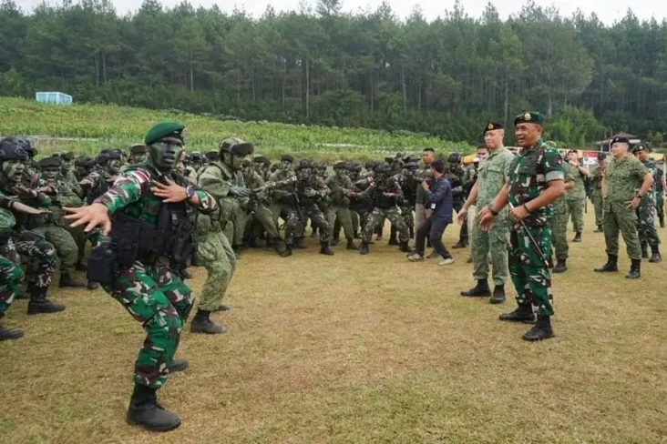 Daftar Pangkostrad Kelahiran...