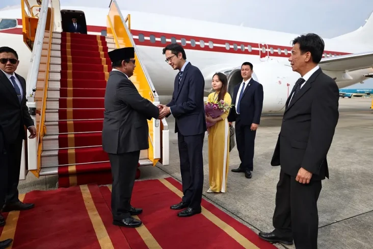 Kunjungi Vietnam, Prabowo...
