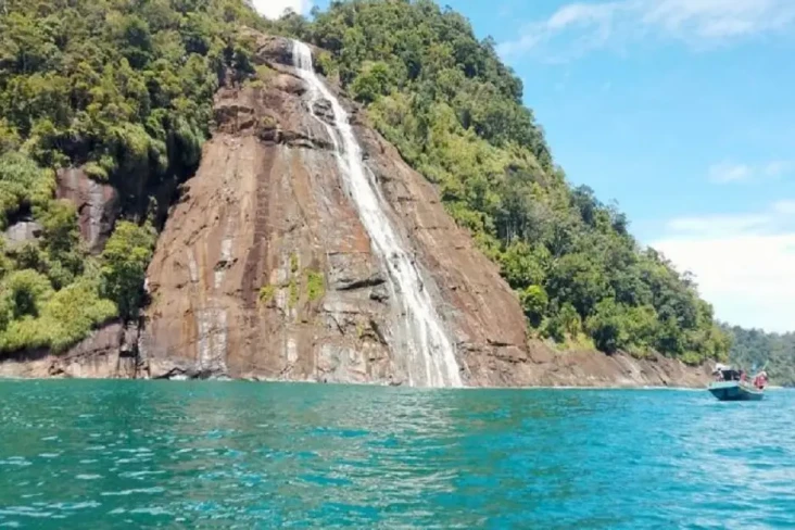 10 Pantai Terindah di...