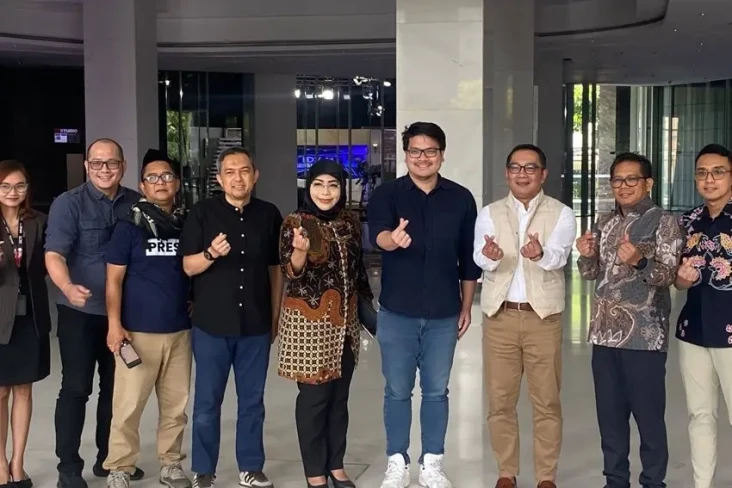 Ridwan Kamil Ngaku Dekat...