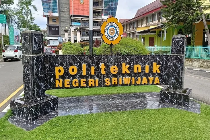 5 Kelebihan Kuliah di...