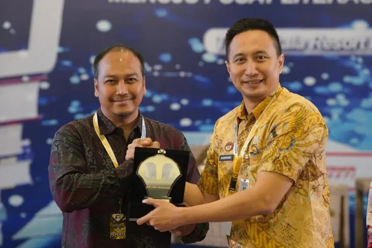 Kakanim Surabaya Raih...