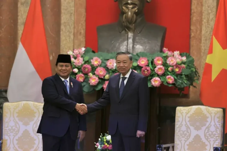 Bertemu Presiden Vietnam,...