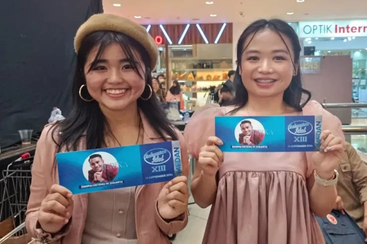 Pukau Judika, Dua Perempuan...