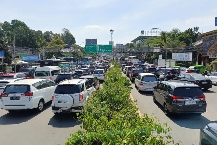 Hari Pertama Long Weekend,...