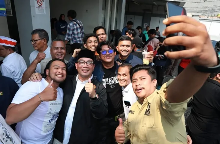 Ridwan Kamil Janji Buka...