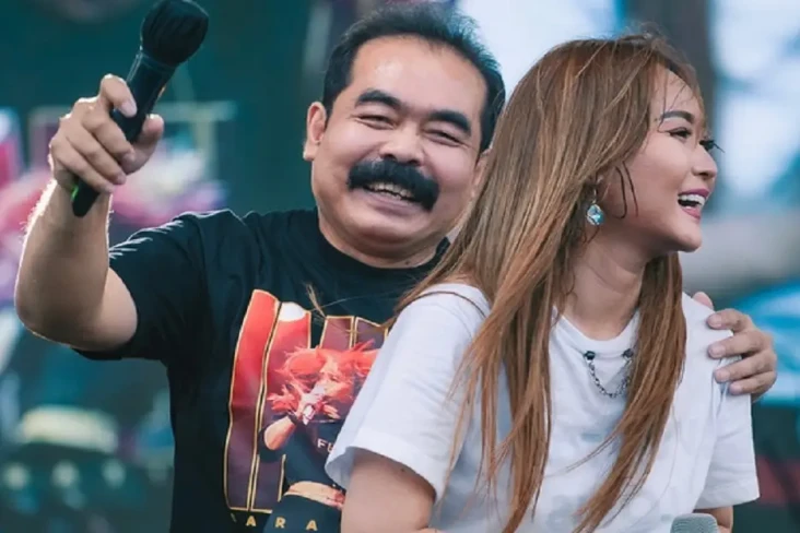 Inul Daratista Girang...