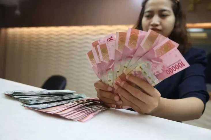 Rupiah Sepekan, Melemah...