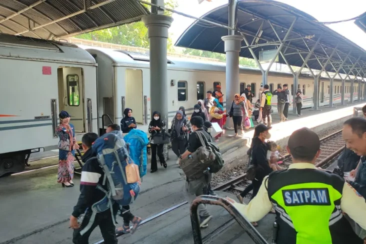 Libur Panjang, Penumpang...