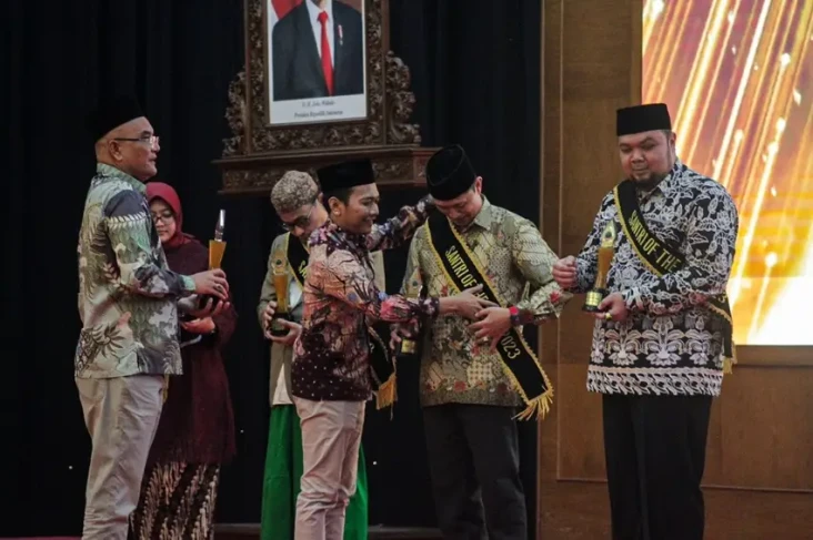 Daftar Nominator Santri...