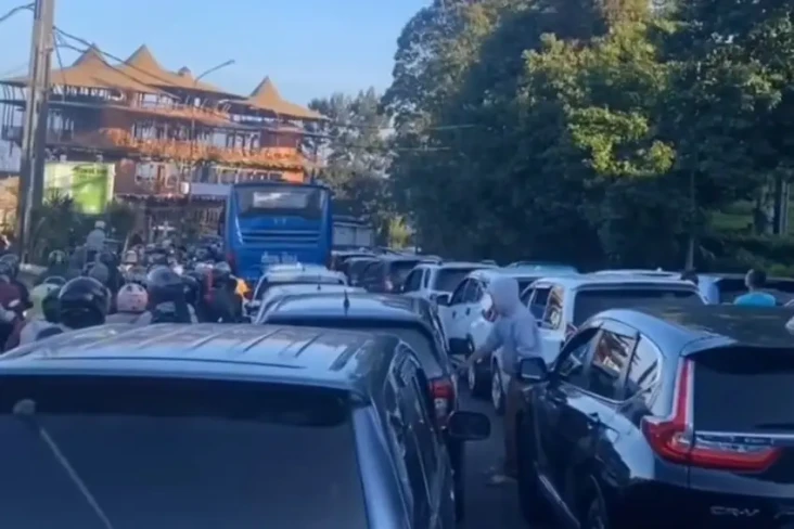 Jalur Puncak Bogor Masih...