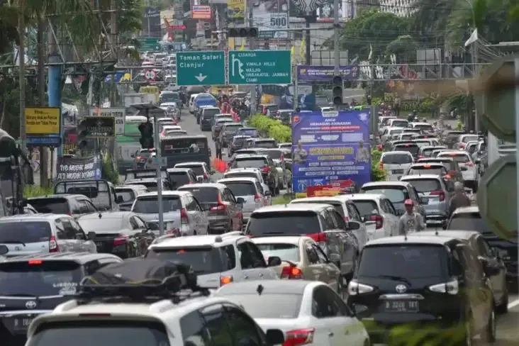 Macet Horor di Puncak,...