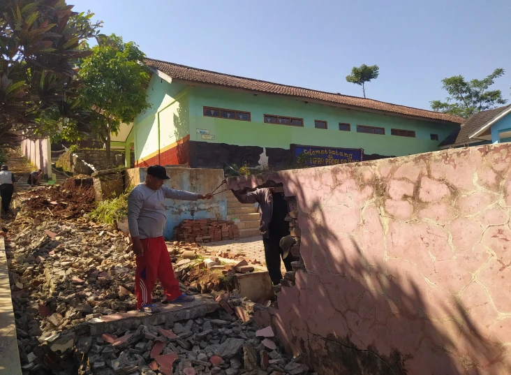 Terdampak Gempa M5,3...