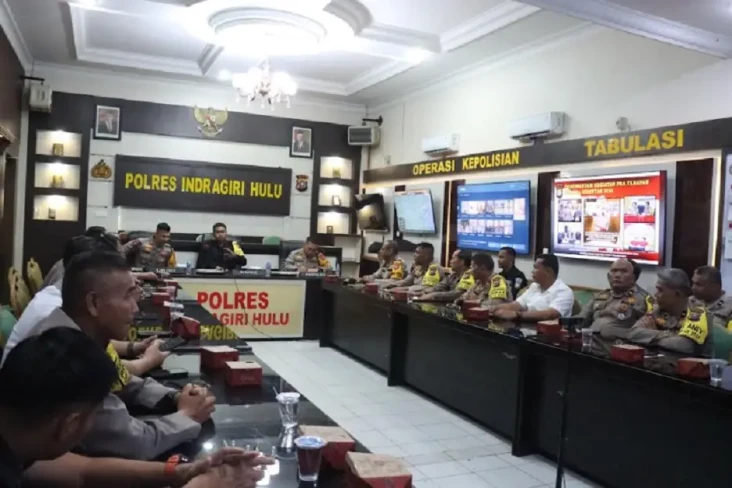 Polda Riau Turunkan...