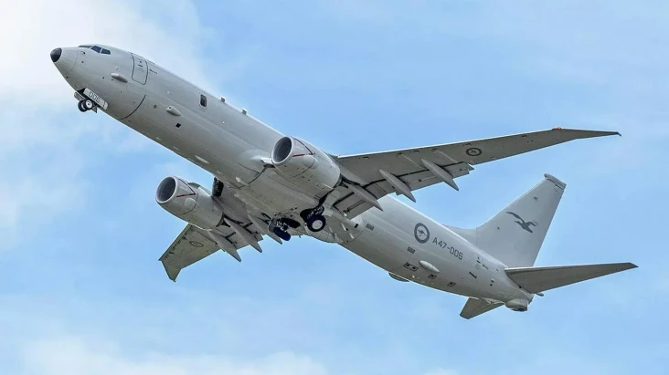 Pesawat Patroli P-8A...