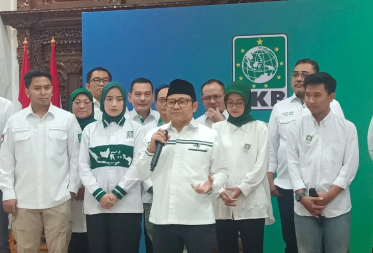 Cak Imin Pegang SK Menkumham,...