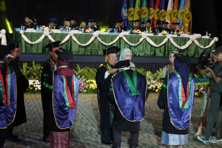 UNJ Wisuda 3.906 Mahasiswa,...