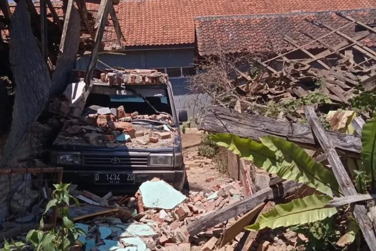 Gempa Magnitudo Guncang...