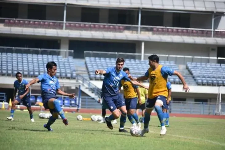 Persib Bandung Vs Port...