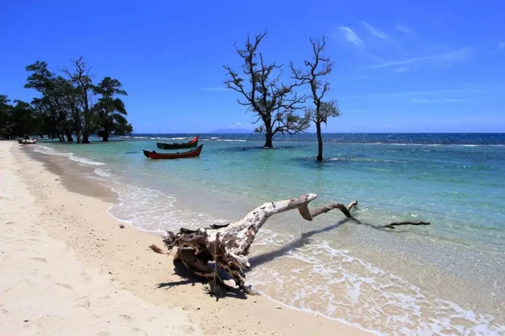 5 Pantai Pasir Putih...