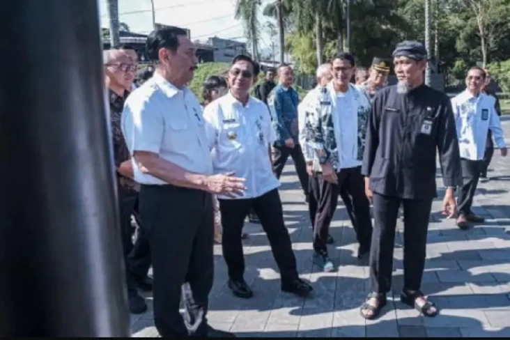 Sandiaga Uno Dampingi...