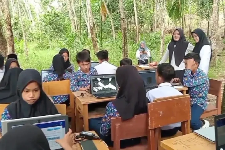 Nestapa Siswa SMP di...