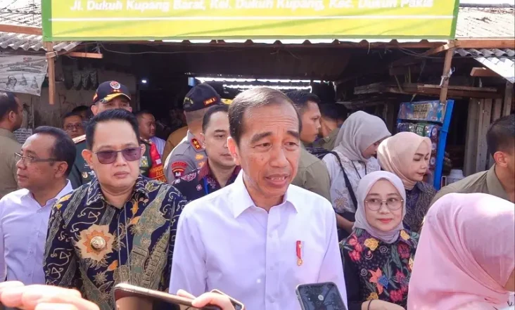 Dampingi Presiden Tinjau...
