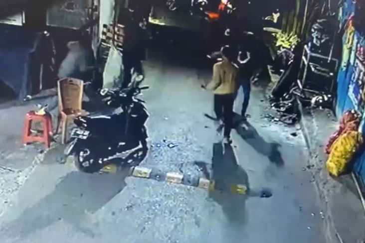 Viral Geng Motor Bercelurit...
