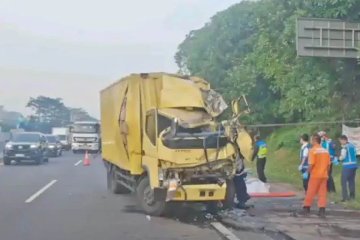 Brak! Truk Tabrak Truk...