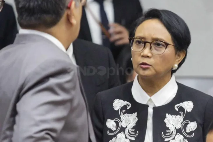 Daftar Lengkap Menteri...