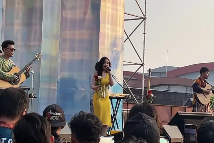 Penampilan Syahdu Fanny...