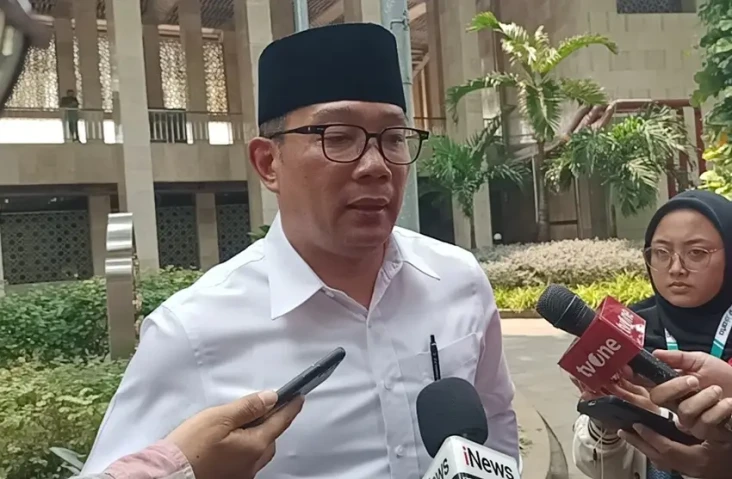 Ridwan Kamil Hadiri...