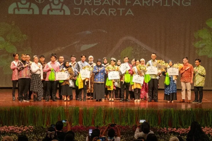 Warga Cipayung dan Siswi...