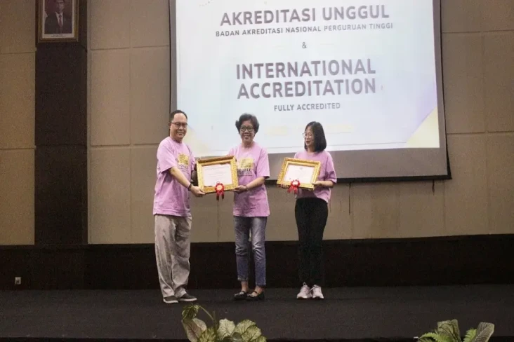 Raih Akreditasi Ganda,...
