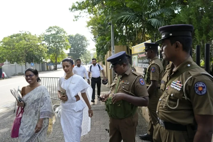 Warga Sri Lanka Pilih...