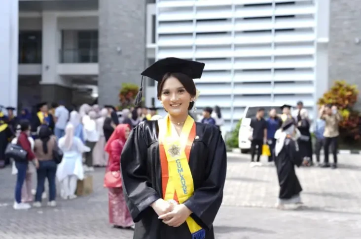 Raih IPK 3,93 di FEB...