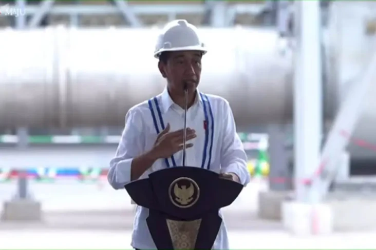 Jokowi Curhat Pekerjaan...