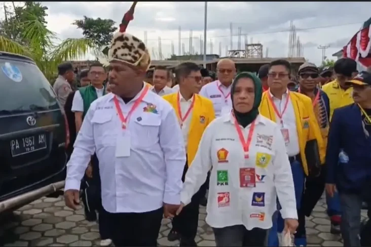 Pasangan Maximus Tipagau-Peggi...