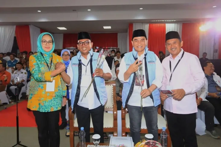 Berikan Mawar ke Andra...
