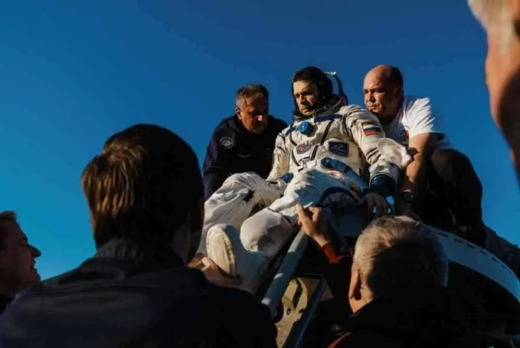 Astronot Rusia Turun...