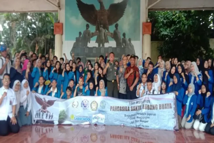 Ratusan Guru dan Mahasiswa...