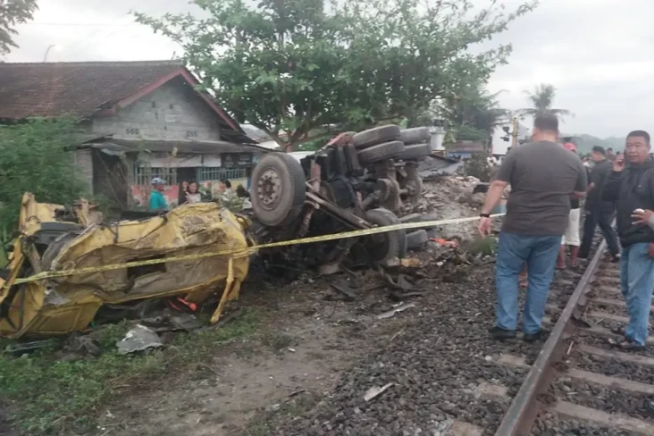 Terobos Palang Pintu,...